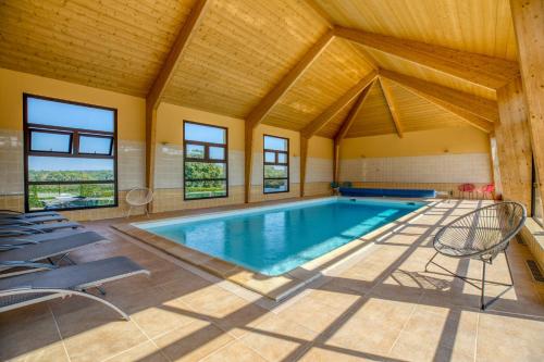 Maison de 4 chambres avec piscine interieure jardin clos et wifi a Villentrois Faverolles en Berry - Location saisonnière - Villentrois-Faverolles-en-Berry