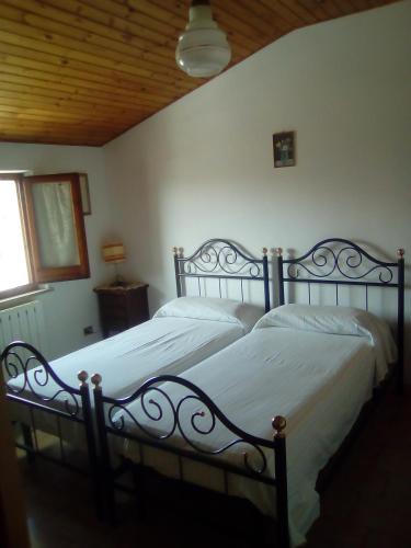 2 twin beds