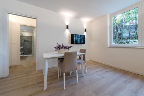 One-Bedroom Apartment image 10