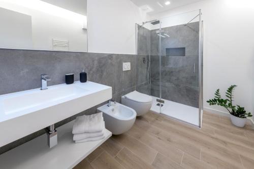 One-Bedroom Apartment image 5