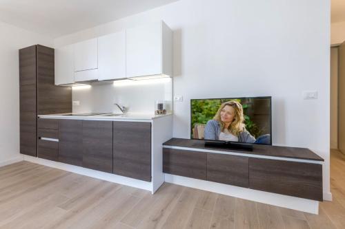 One-Bedroom Apartment image 4