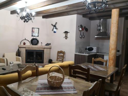 ห้องส่วนกลางสำหรับนั่งเล่น/ดูทีวี, EL LABRIEGO, Casa rural in ซิอูดาดเรอัล