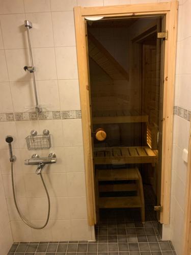 Shower, Vaeltajankulma H6 Ski Resort Yllasjarvi alue in Yllasjarvi