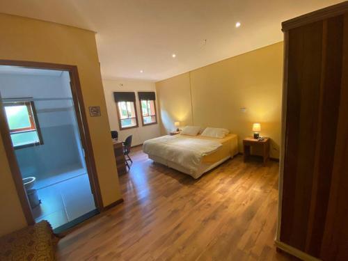 1 double bed, 1 twin bed