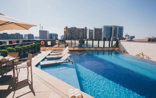 游泳池, 卡利南喝普魯斯尊貴酒店 (Cullinan Hplus Premium) in 巴西利亞