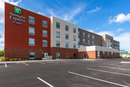 Holiday Inn Express & Suites Chicago - Hoffman Estates, an IHG Hotel