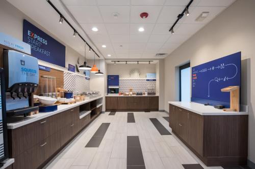 Holiday Inn Express & Suites Chicago - Hoffman Estates, an IHG Hotel in Hoffman Estates, USA