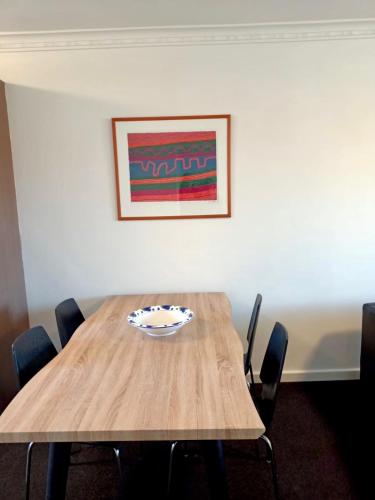Superb 2 BR Apartment Minutes to CBD- Cen7