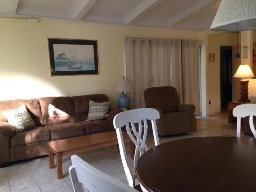 SEA COTTAGE APARTMENT by Jekyll Realty - image 5