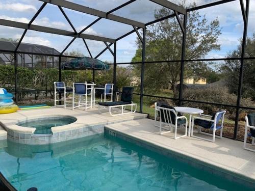 7 Bedroom, 6 bath and pool near Disney in Emerald Island 4 King Master Suites
