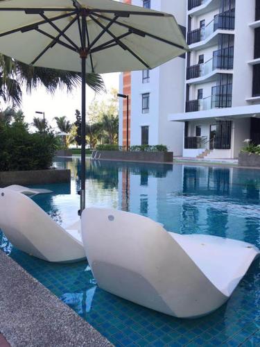Timurbay by Dfamilia, ground floor suite with easy access to the pool and beach, Kuantan (photo 8)