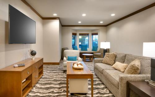 Staybridge Suites - Gainesville I-75 an IHG Hotel - image 2