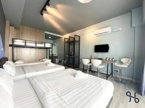 Homesuite' Home at Aeropod SOVO