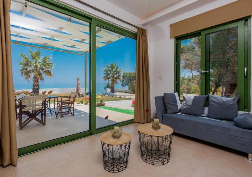  Gaia Beach House in Alikanas