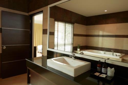 Rhienchai Place Room Type - Suite with Spa Bath