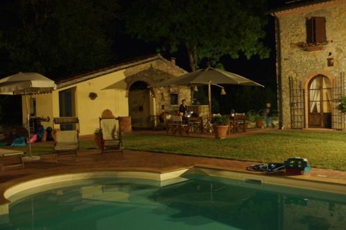 Úszómedence, Podere i Melograni in Montescudaio