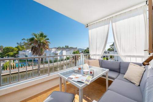 Riandgo Room Type - One-Bedroom Apartment