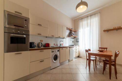 Rione Prati Apartment - MM Lepanto, Rome (photo 10)