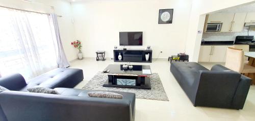 Phòng khách, Artem Apartments - Flat 1 in Kitwe