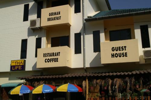 ทางเข้า, Thai Life Guesthouse Khaolak in เขาหลัก