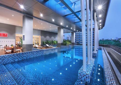 Swimming pool, Aston Kartika Grogol Hotel & Conference Center in Grogol