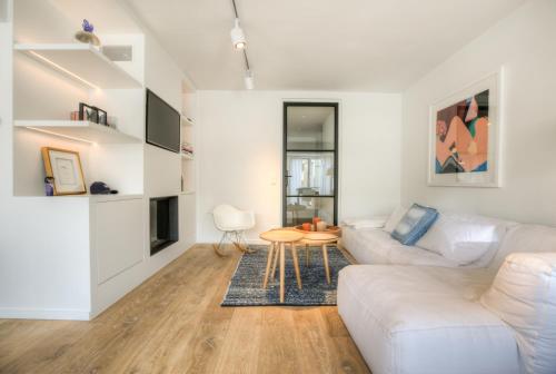 Unique high end apt on fantastic location