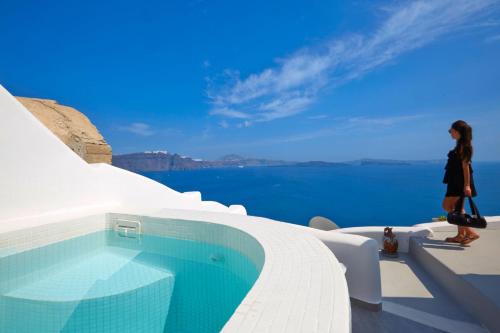 Elegant Santorini House Villa Castro Caldera View-Outdoor Hot Tub Oia