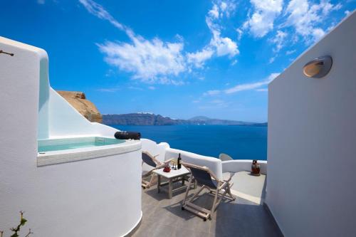 Elegant Santorini House Villa Castro Caldera View-Outdoor Hot Tub Oia