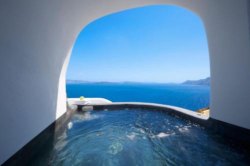Elegant Santorini House Villa Horizon Caldera View-Outdoor Hot Tub Oia Santorini