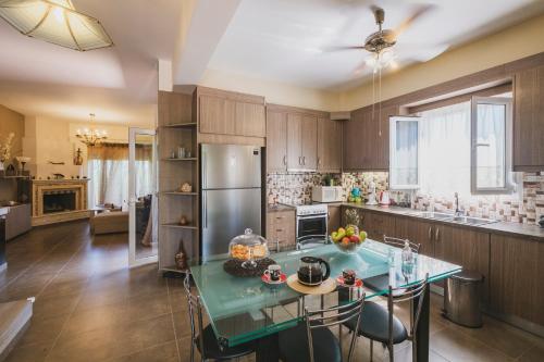  Family Home near Beach in Kato Galatas