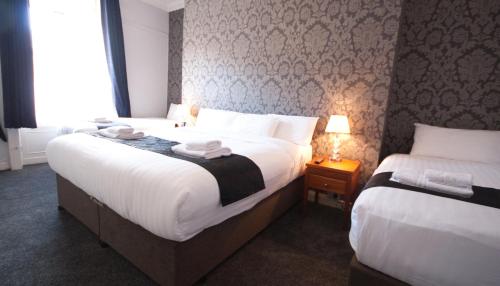 Clifden House by Nina - image 8