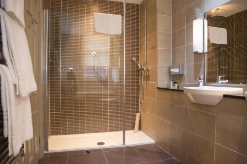 Crown & Mitre Hotel - image 10