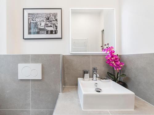 LivinParis - Luxury 3 Bedrooms Arc de Triomphe I - image 2