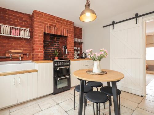 Knots Cottage - image 6