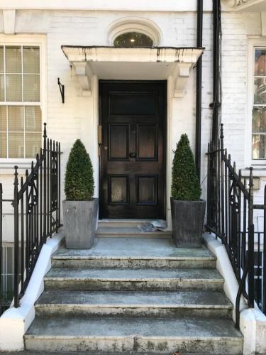 Chelsea Sloane Square by Viridian Apartments - image 10