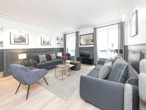 LivinParis - Luxury AC 3 Bedrooms Le Louvre III 1