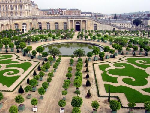 Chic apart Versailles Castle