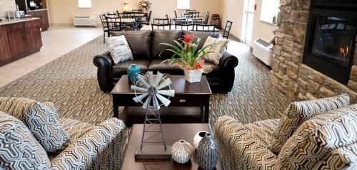 . Cornerstone Inn & Suites Oelwein