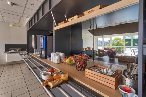 อาหารและเครื่องดื่ม, B&B HOTEL Pau Lescar in เลสการ์