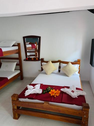 1 double bed, 2 twin beds