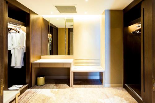 269956707 Crowne Plaza Vientiane by IHG