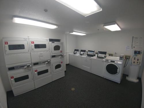 InTown Suites Extended Stay Chicago IL - Downers Grove - image 13