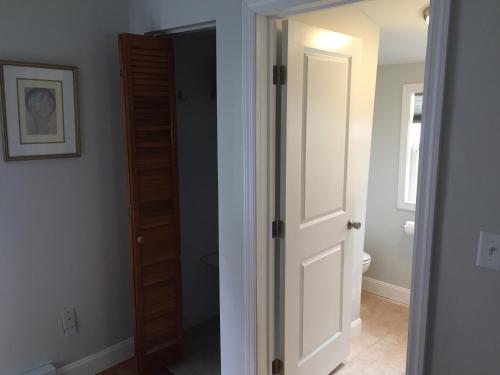 Reel Simple Bolton Lake Cottage in 密斯提克市中心