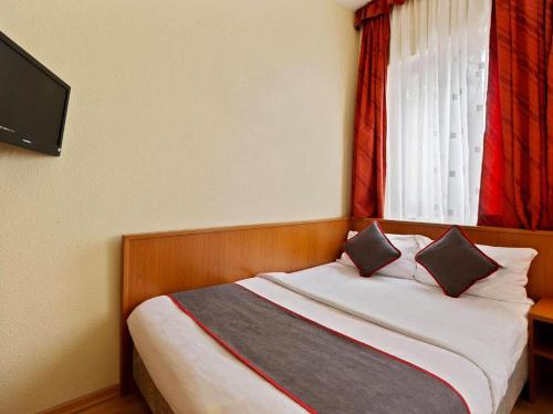 Hotel Bohemia by Vivere Stays - image 7