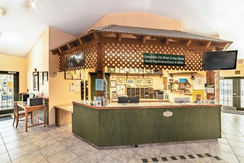 Ivey House Everglades Adventures Hotel - 로비
