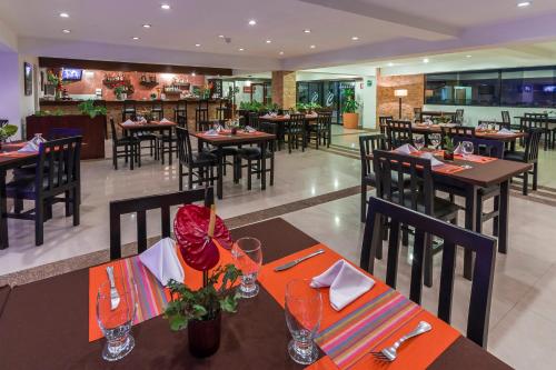 Restaurant, Cordillera Hotel in El Potrero