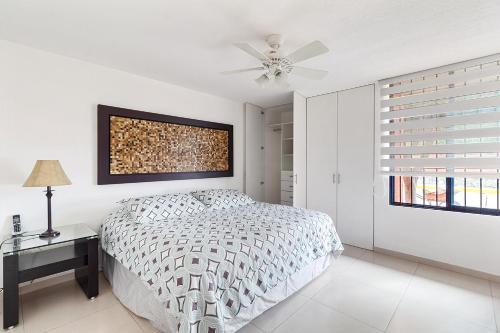 Hermosa Suite Alberca Áreas Verdes Blvd Bernardo Quintana 17D in Mendiola, Mexico