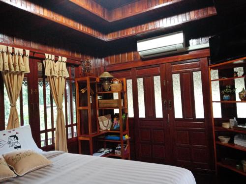 เรือนไทยใจสุขเอ๋ย in Chian Yai