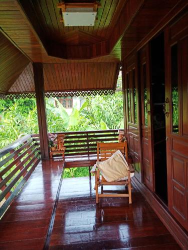 เรือนไทยใจสุขเอ๋ย in Chian Yai