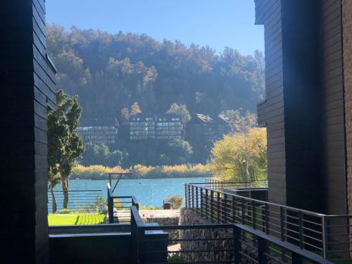 Exclusivo depto en Parque Pinares primera línea lago - Apartment - Pucon